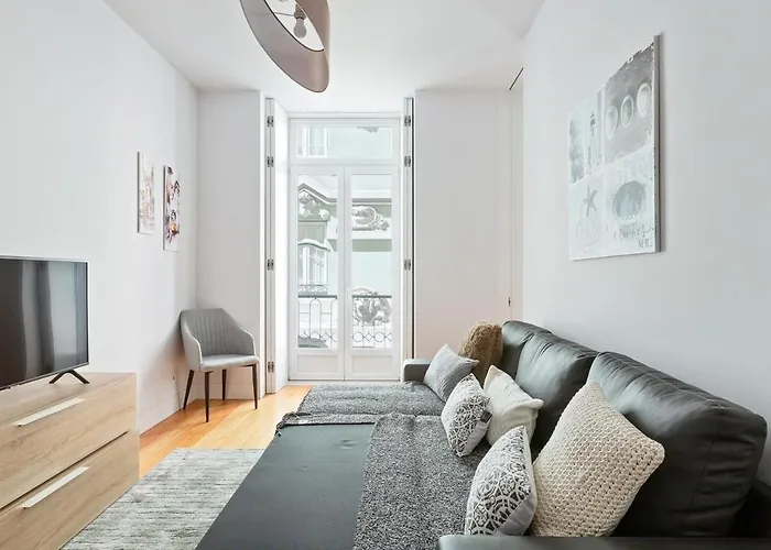 Spacious 1 Bedroom Apartment Near Baixa