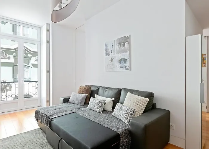 Spacious 1 Bedroom Apartment Near Baixa